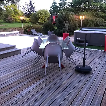 Contemporaine Piscine Jacuzzi Holiday home Villebret