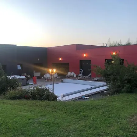 Contemporaine Piscine Jacuzzi Villebret